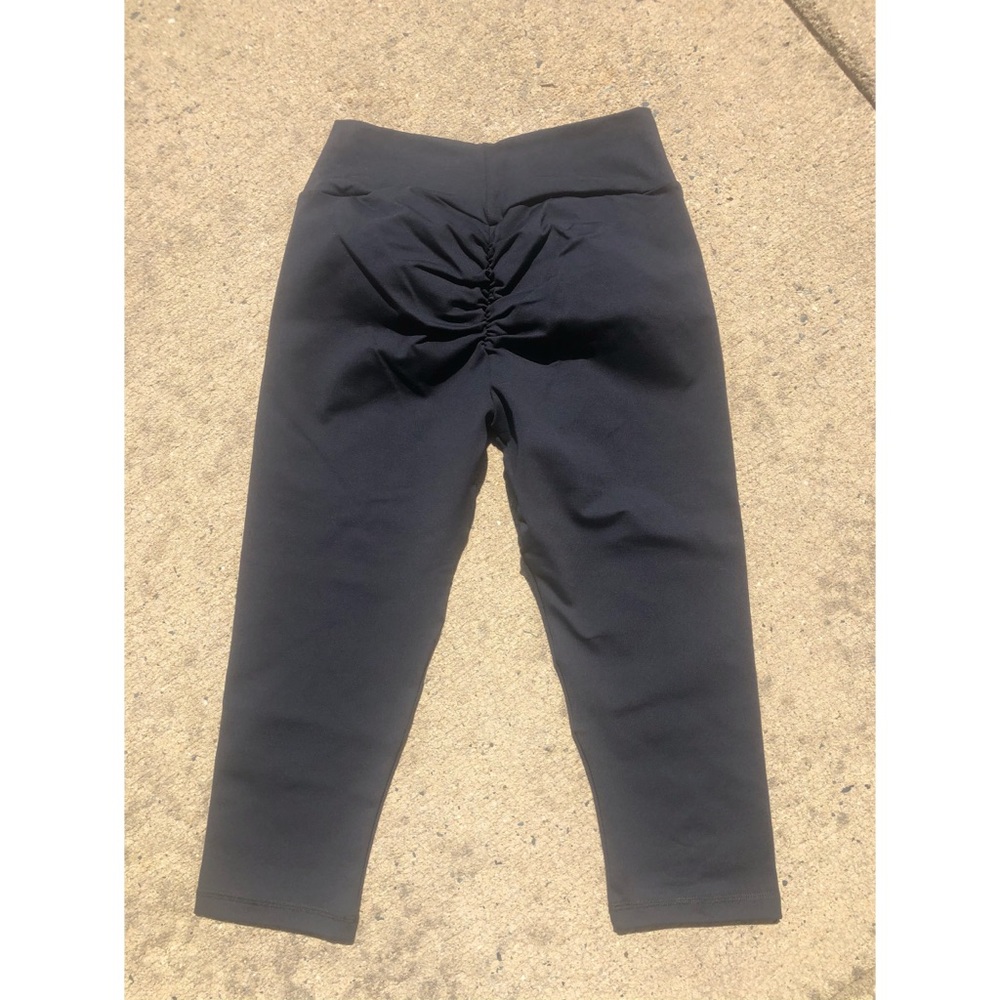 CLS Booty Scrunch Workout Capri Legging